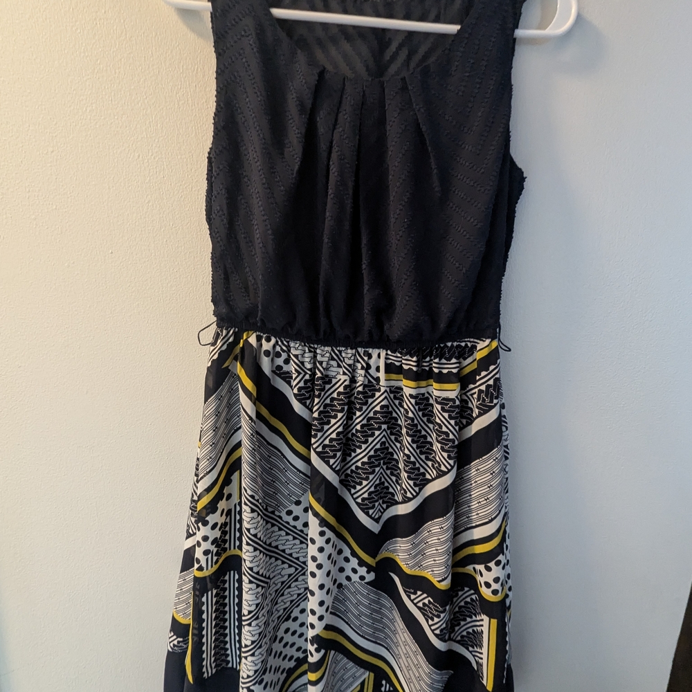 Chic Black and Yellow Patterned Dress